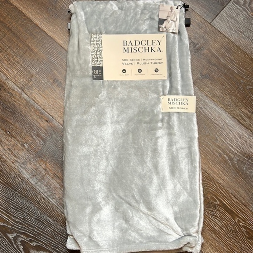 Badgley Mischka - ‘Velvet 500 Series’ plush throw. 50”x 60”. NWT.